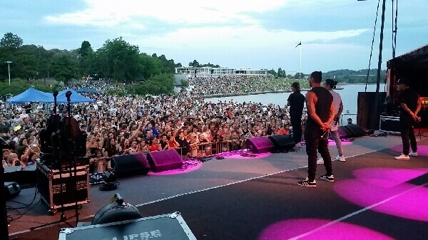 2018 - Australia Day Regatta Point moments after introducing the headline act