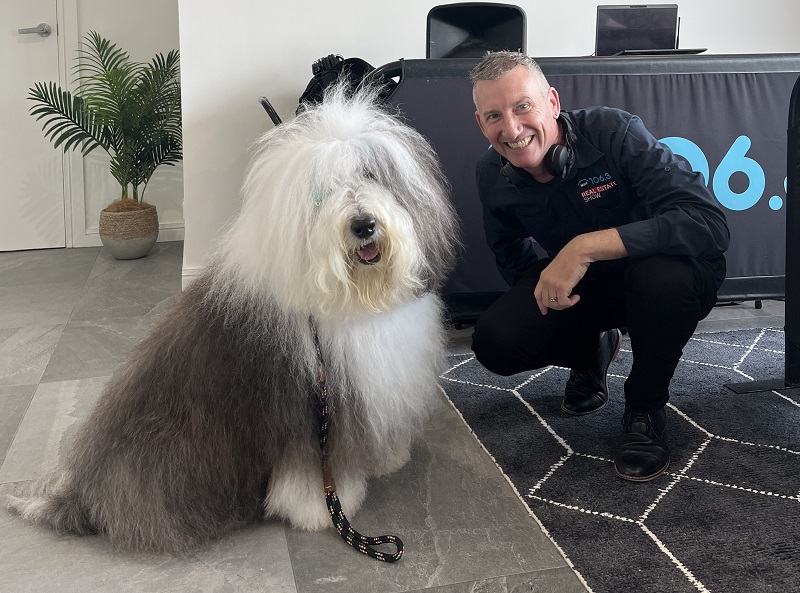 2023 I&#039;m with the Dulux Dog Mix106.3 Outside Broadcast